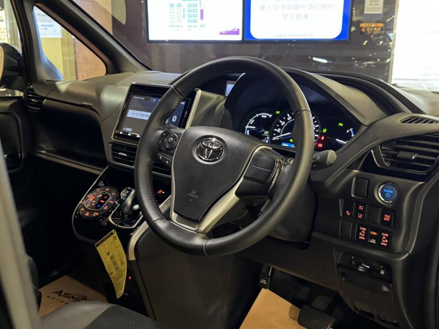 Voxy Hybrid ZS 煌III Modellista - Image 3